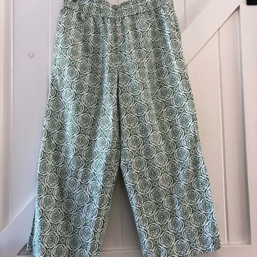 Talbots Wide Crop Washed Linen Blend Green White Pretty Medallion Print Pants L - Picture 3 of 9